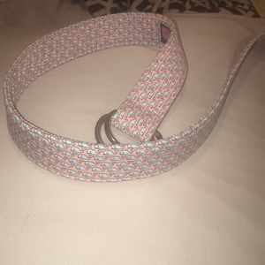 Vineyard vines belt size small